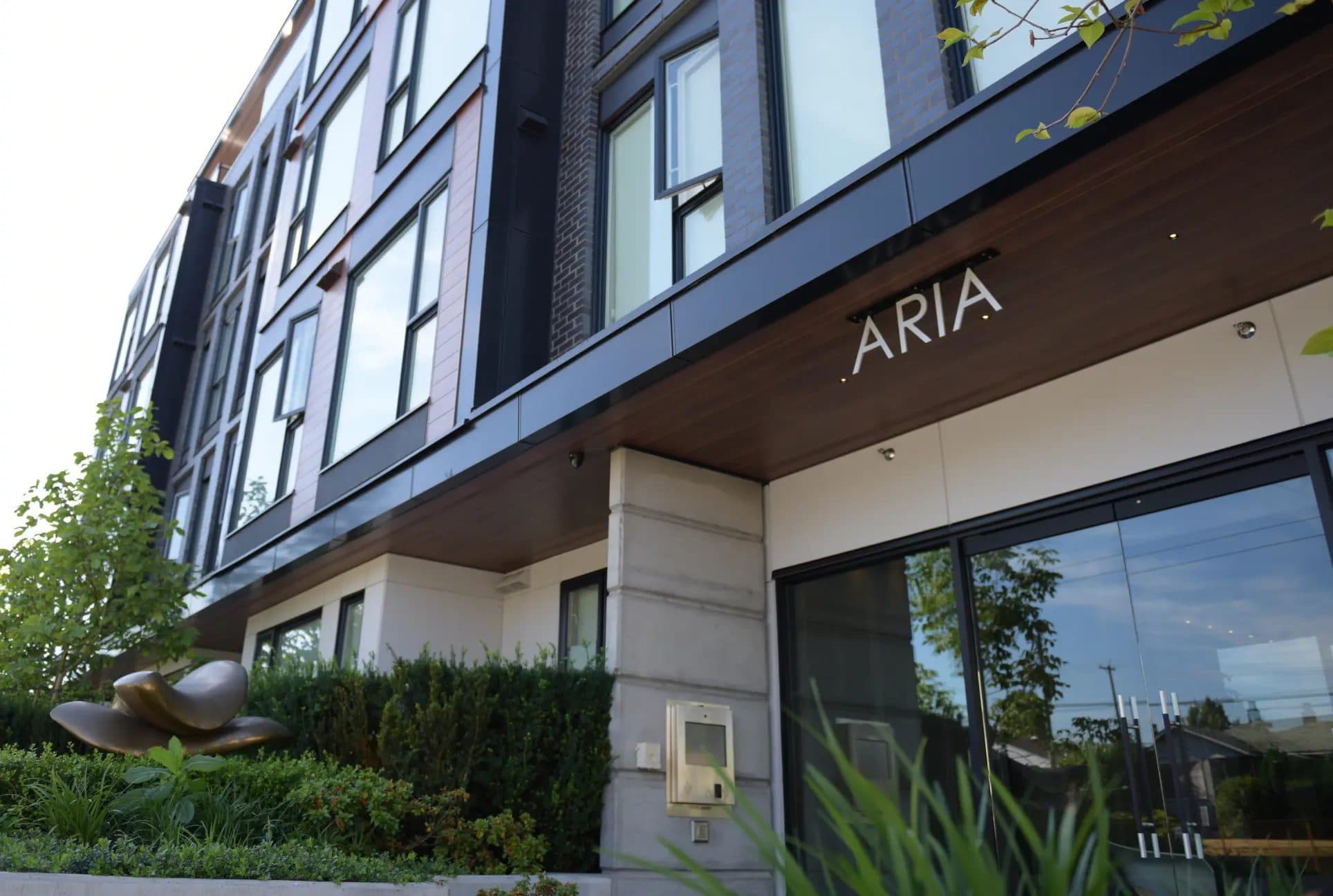 Aria, Vancouver — یکی از مجموعههای تکمیلشده Qualex-Landmark